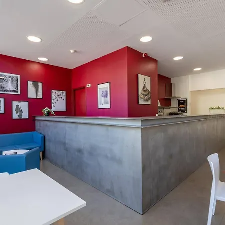 Study Bordeaux Lägenhetshotell