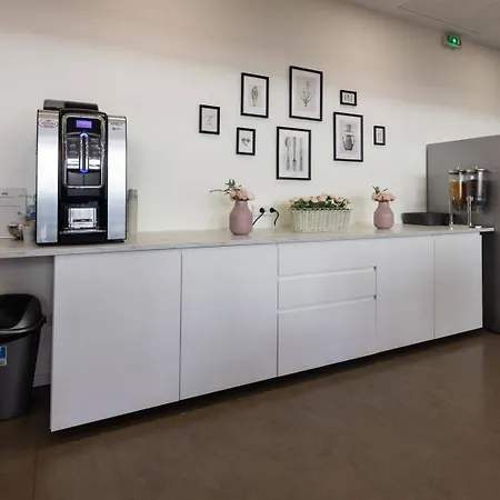 Study Bordeaux Hotel apartamentowy Lormont