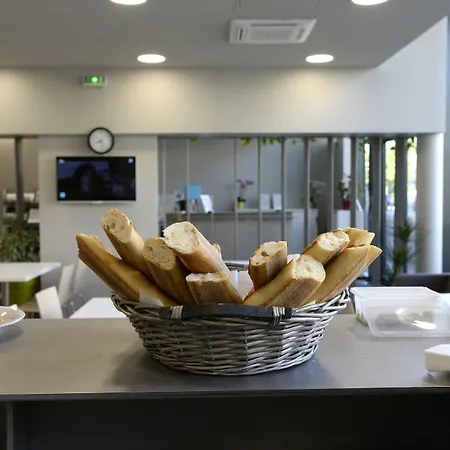 Study Bordeaux Lägenhetshotell