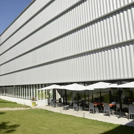 Study Bordeaux Lägenhetshotell 3*